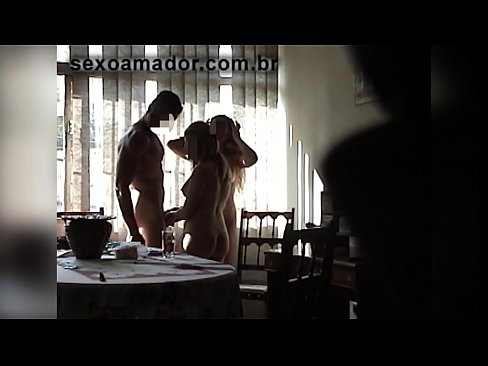 ❤️ Prietenii sexuali invită un bărbat uriaș și o partidă în trei cu el ❤  at ro.xxx-wow-net.ru ❌